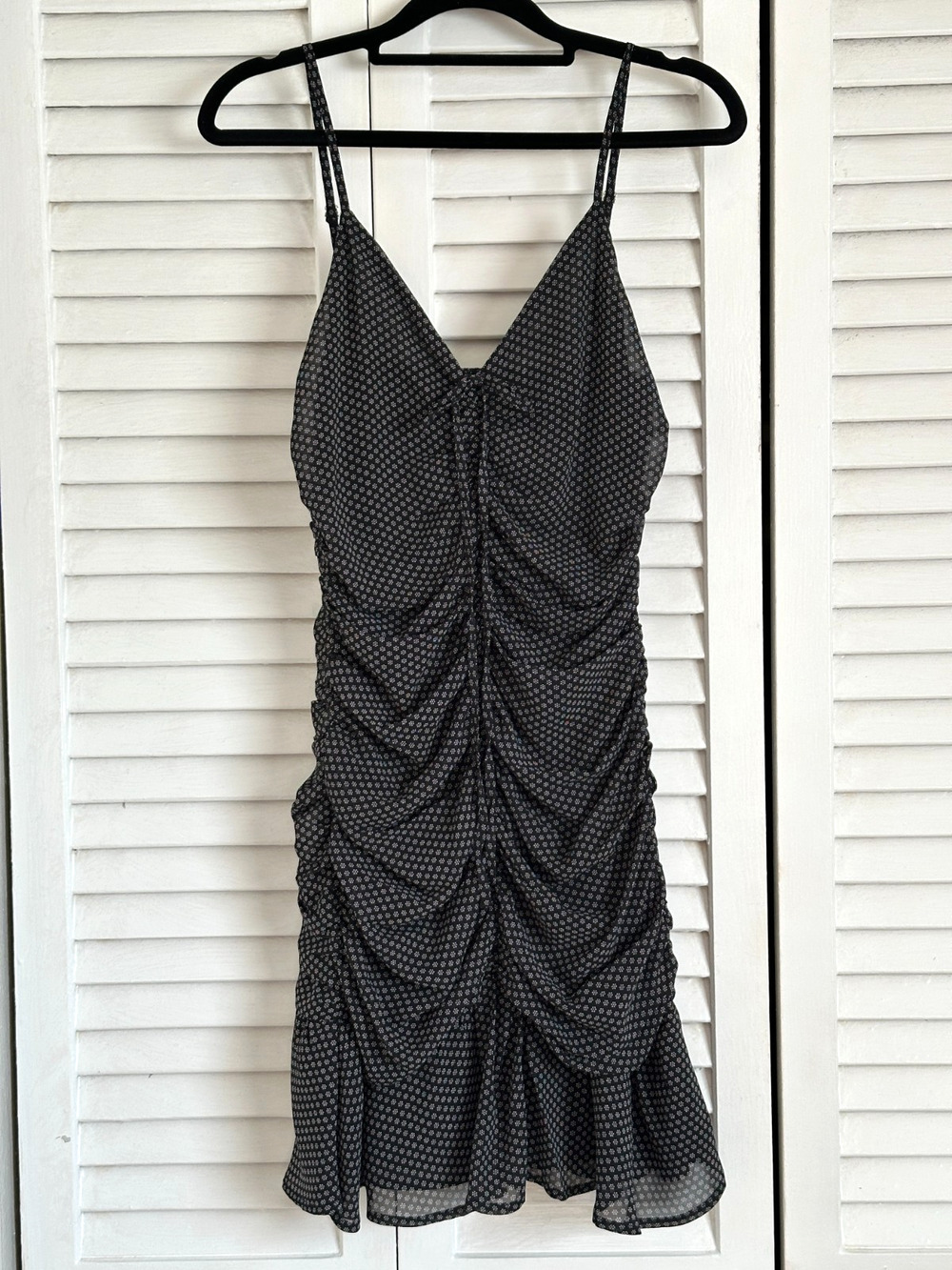 Storia Ruched Bodycon Mini Dress S Black Ditsy Floral Date Night Hourglass